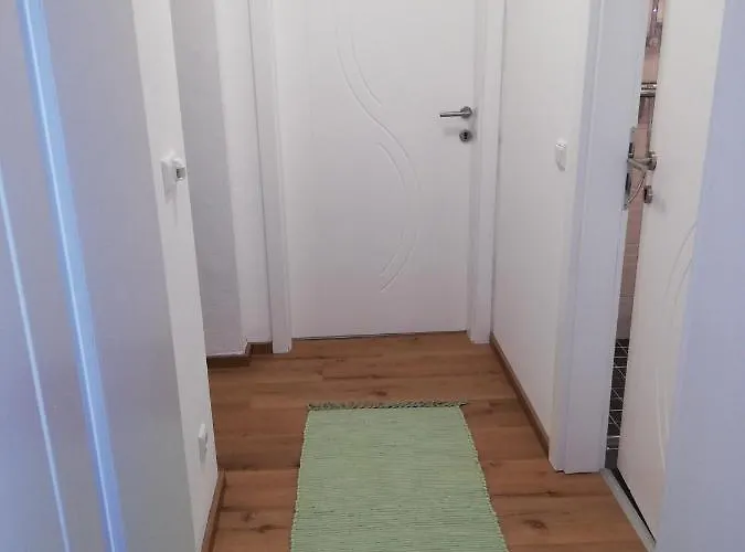 Schmied 1 アパート